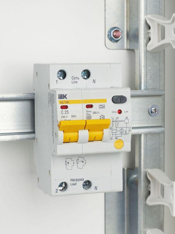 Выключатель автоматический дифференциального тока 2п C 25А 30мА тип A 4.5кА АД-12М KARAT IEK MAD12-2-025-C-030
