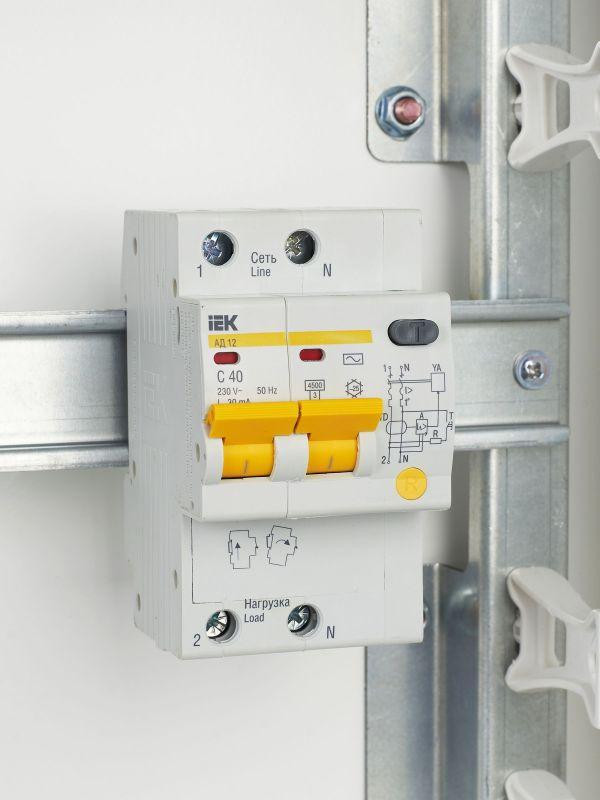 Выключатель автоматический дифференциального тока 2п C 40А 30мА тип AC 4.5кА АД-12 KARAT IEK MAD10-2-040-C-030