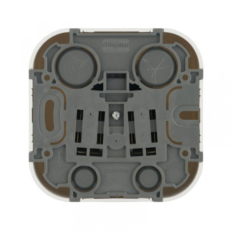 Розетка 1-м ОП Quteo 16А IP20 250В 2P+E с заземл. защ. шторки бел. Leg 782220