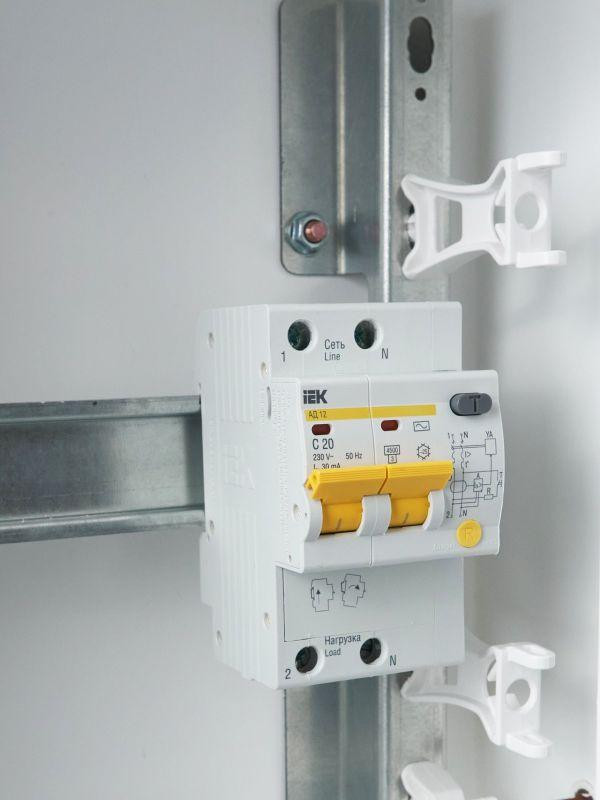 Выключатель автоматический дифференциального тока 2п C 20А 30мА тип AC 4.5кА АД-12 KARAT IEK MAD10-2-020-C-030