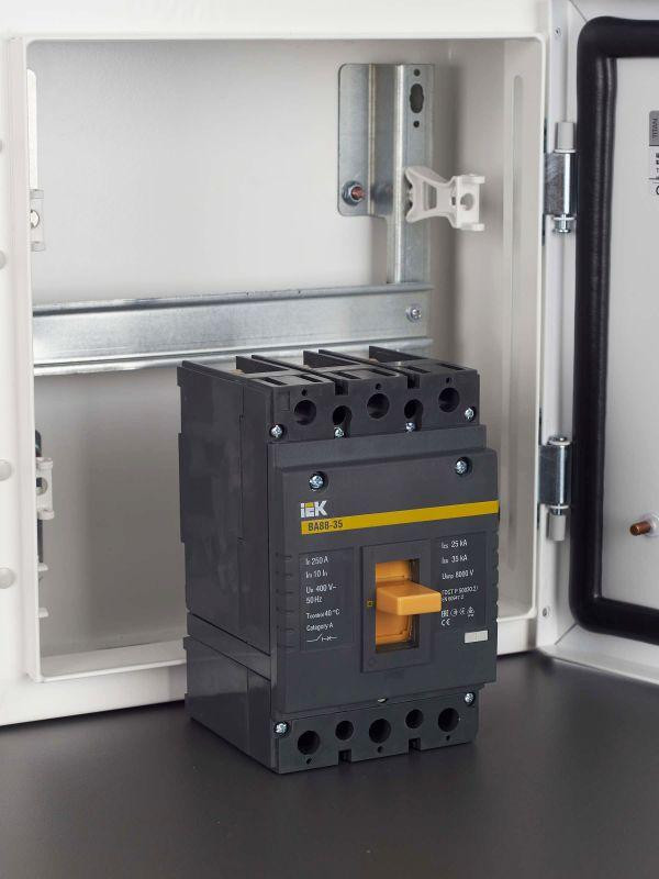 Выключатель автоматический 3п 250А 35кА ВА 88-35 KARAT IEK SVA30-3-0250