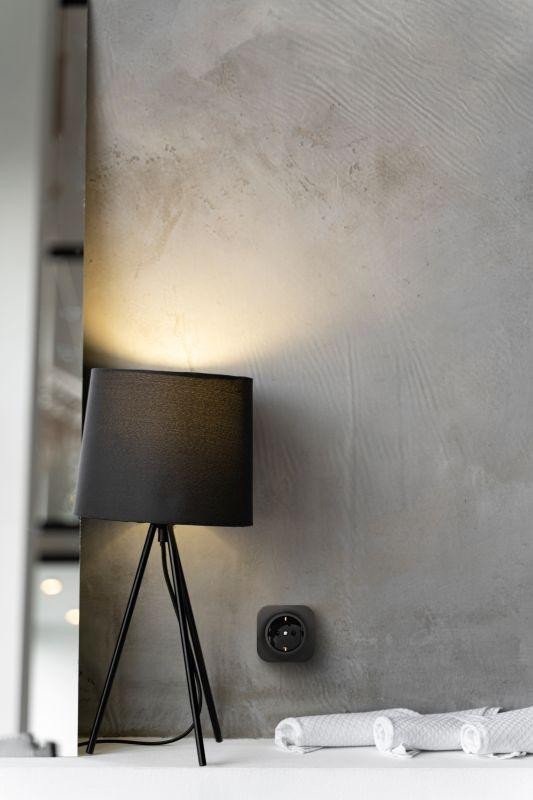 Розетка 1-м ОП Quteo 16А IP20 250В 2P+E с заземл. защ. шторки черн. матов. Leg 782476